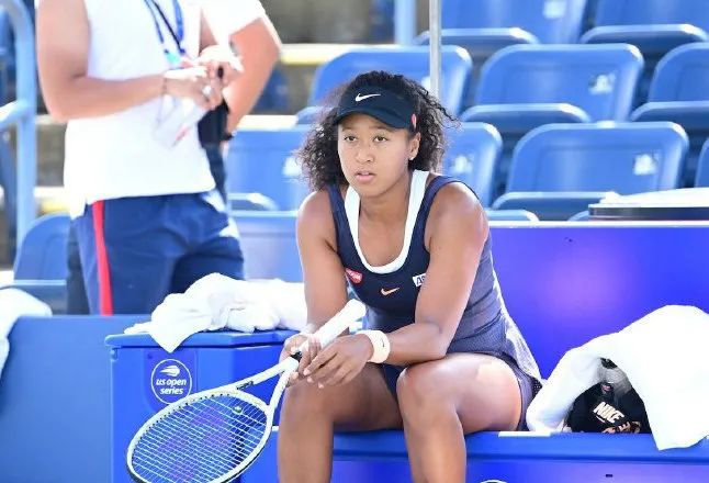 尽管谦逊是 尽管谦逊是